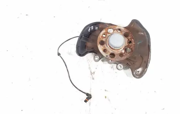 Mercedes-Benz C W204 Front wheel hub A2043320201