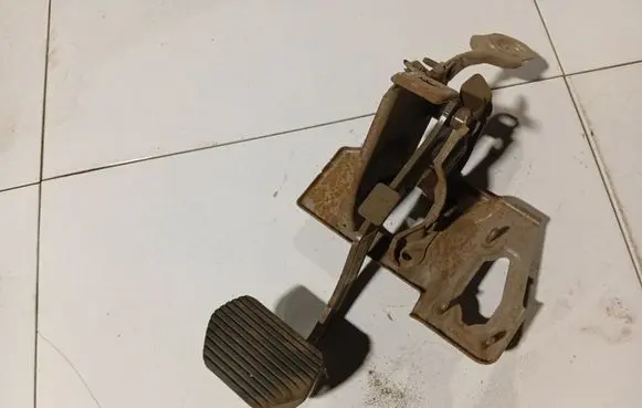 Citroen C4 I Brake pedal 9653873780
