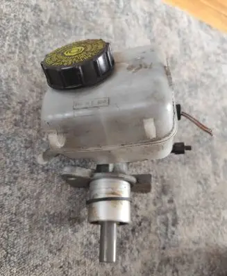 Opel Zafira A Brake fluid reservoir 32066734