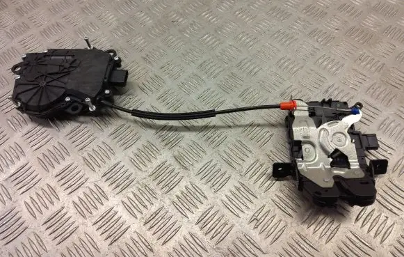 Alfa Romeo Stelvio Loading door lock 505658050 927776104 6701065090