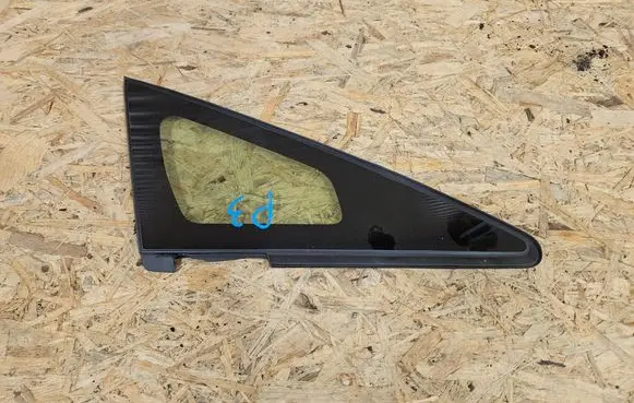 Toyota Prius (XW30) Front triangle window/glass 6211047021