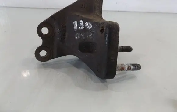 Hyundai i30 Engine mounting bracket