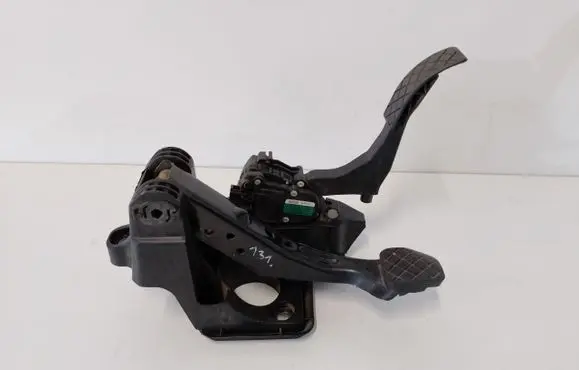 Audi A1 Clutch pedal 6R1721115A