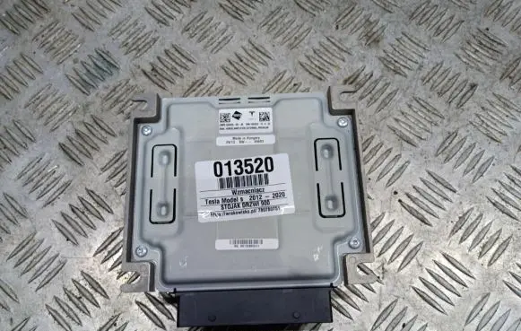 Tesla Model S Sound amplifier 1004833-10-A