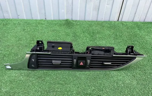 Audi A6 S6 C7 4G Dash center air vent grill 4G1820951