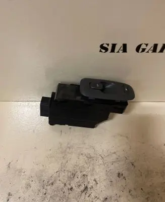 Volvo V70 Central locking switch button 8651328 015V11E