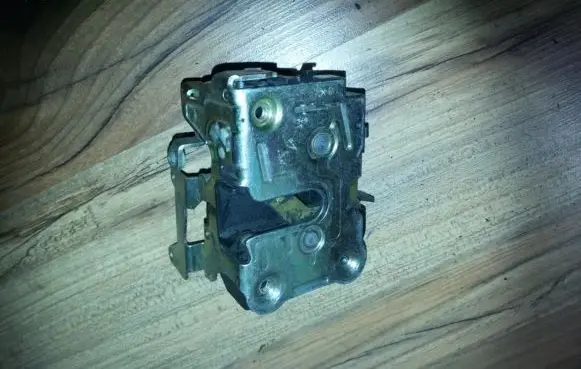 Renault 19 Front door lock