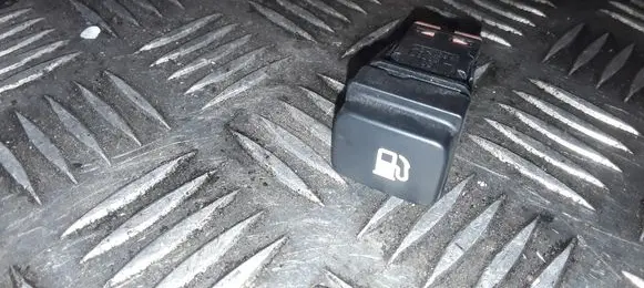 Citroen C4 I Picasso Fuel tank opening switch 96530658