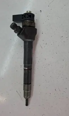 Volkswagen Tiguan Fuel injector 0445110369 03L130277J
