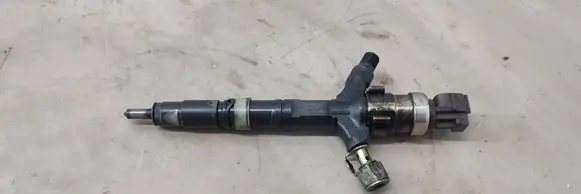 Toyota Land Cruiser (J120) Fuel injector 2367030020 10D08182