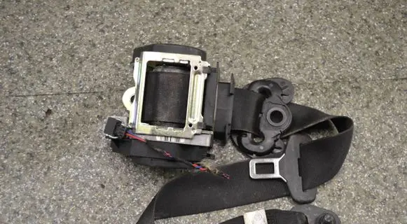 BMW 7 E65 E66 Front seatbelt 561148401 010R000