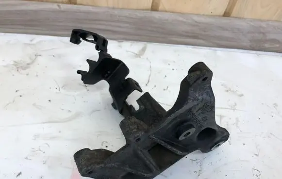 Ford S-MAX Engine mounting bracket 9648584680