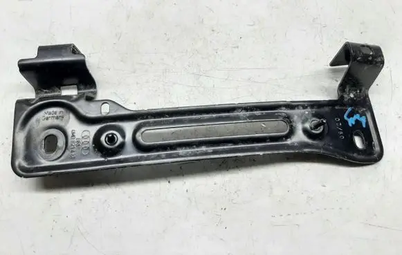 Audi Q7 4M Fender mounting bracket 4M0821432Q74M