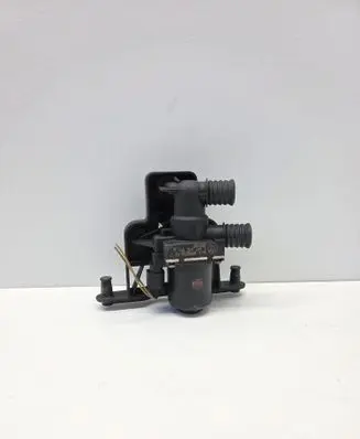 BMW 5 E60 E61 Coolant heater control valve 6920226