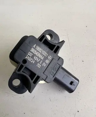 Jeep Grand Cherokee Airbag deployment crash/impact sensor A1668210351 56054084AA