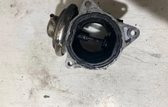 Skoda Octavia Mk2 (1Z) EGR valve 038129637D