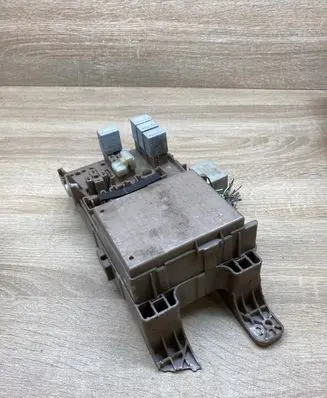 Toyota Corolla E120 E130 Fuse module 6D100101 8198005040