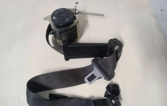 Opel Zafira B Front seatbelt 560834801E