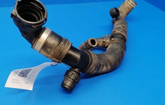 Land Rover Discovery 5 Engine coolant pipe/hose HPLA8286DA F5DVFPA610GF30