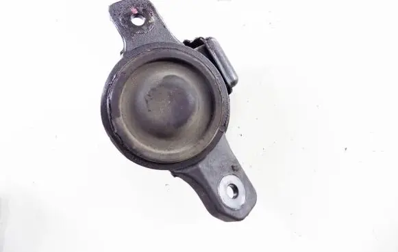 Subaru Outback Engine mounting bracket