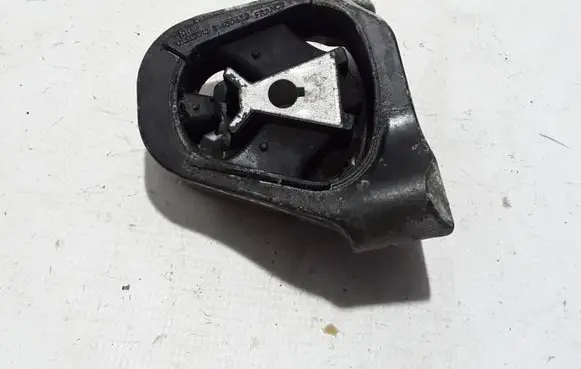Volvo V40 Engine mount bracket 31430432