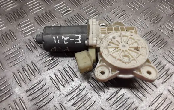 Mercedes-Benz E W211 Front door window regulator motor A2118203042 0130821971 993627101