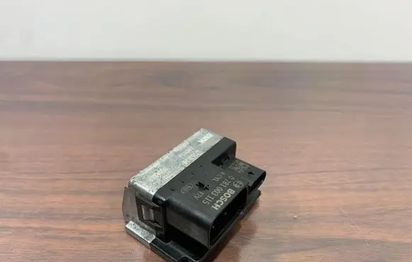 Mini Cooper Countryman F60 Glow plug pre-heat relay 0281003115 10213526 8514120