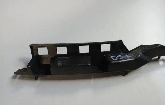 Citroen DS7 Crossback Fender mounting bracket 9816814780