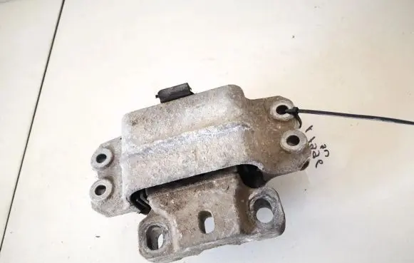 Engine mount bracket