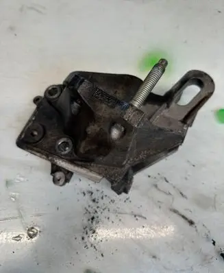 Ford Focus Engine mounting bracket 1N1G6F001AC