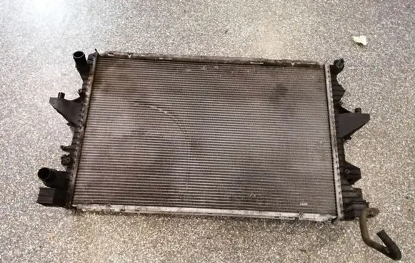 Volkswagen Multivan T5 Coolant radiator 7H0121253J