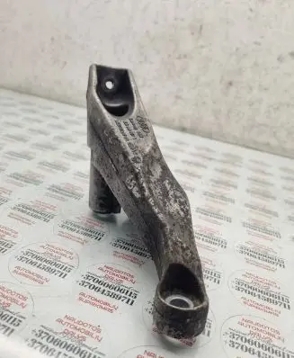 Audi A4 S4 B7 8E 8H Engine mounting bracket 8E0199307S