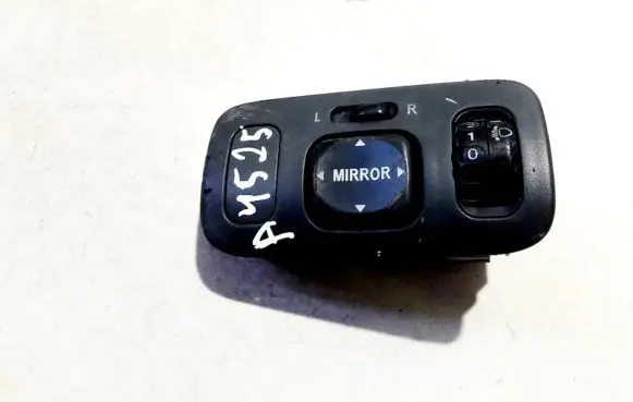 Toyota Yaris Wing mirror switch 155a03