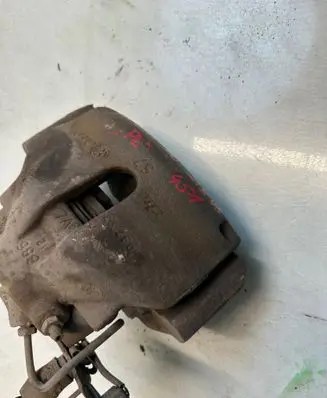 Volkswagen PASSAT B5 Front brake caliper 8765