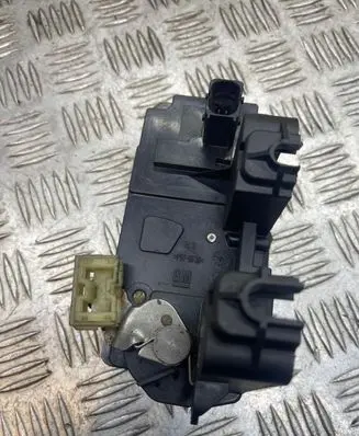 Opel Vectra C Rear door lock 24447346