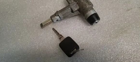 Audi 80 90 S2 B4 Ignition lock 893905851