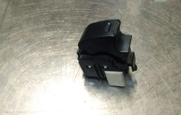 Toyota RAV 4 (XA20) Electric window control switch