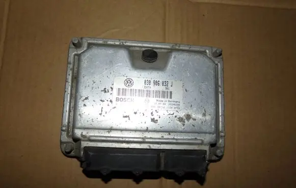 Volkswagen Polo Engine control unit/module 0261204913