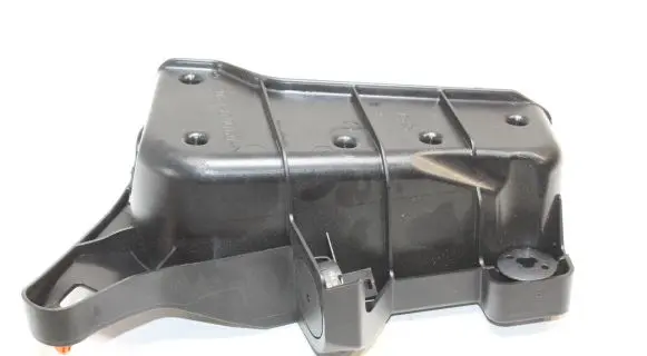 Mercedes-Benz C W205 Other engine bay part A2057500060