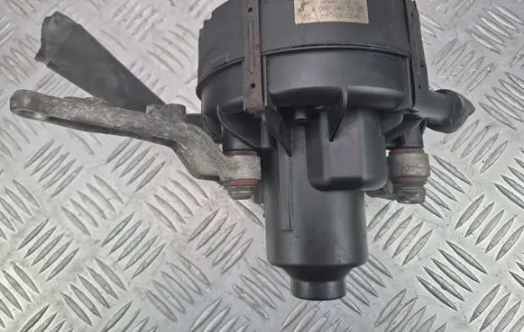 Mercedes-Benz E W212 Secondary air pump A0001405185 0580000026