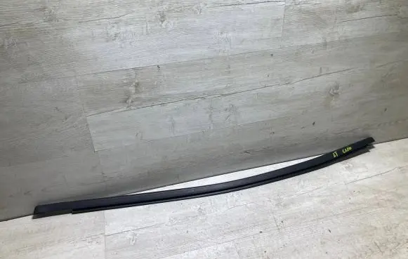 Renault Clio V Rear door windshield rail 