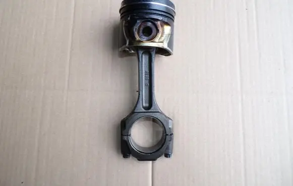 KIA Sportage Piston with connecting rod D4EA