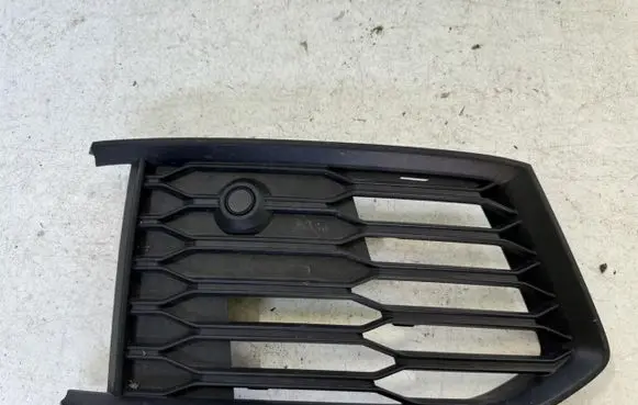 Audi A6 S6 C8 4K Front fog light trim/grill 4K0807