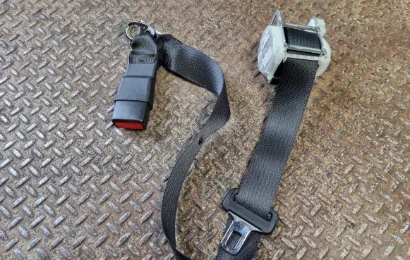 Dodge Charger Middle seatbelt (rear) 5UZ241X9AB 2434239