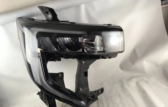 Renault Master IV Headlight/headlamp 260106174R 1ST191423 260106174