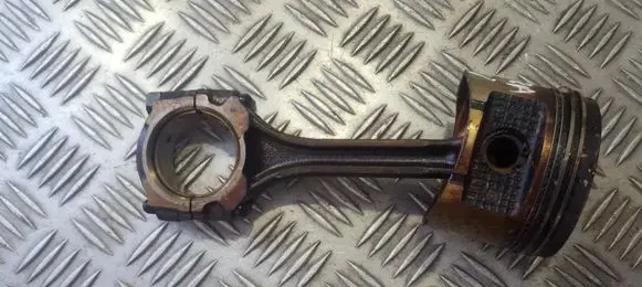 Nissan Almera Piston with connecting rod