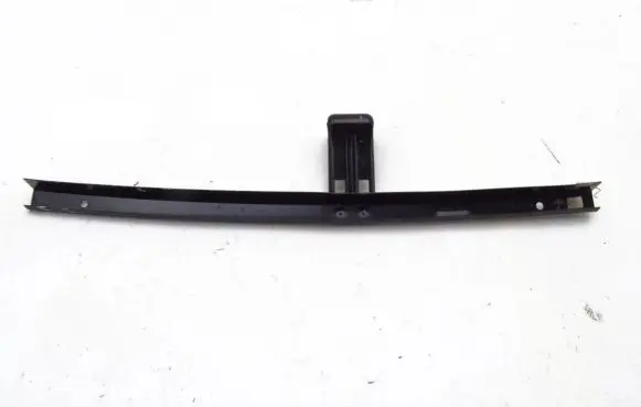 Land Rover Discovery 3 - LR3 Door glass rail CUE50006