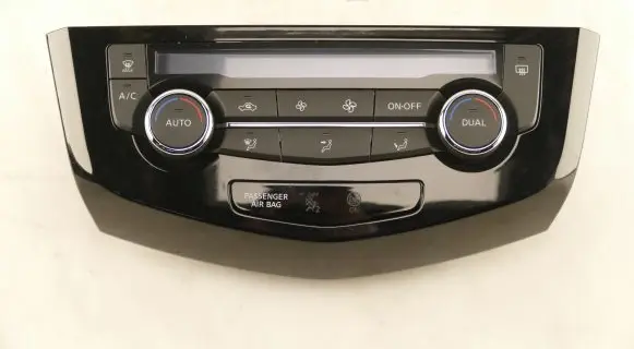 Nissan X-Trail T32 Interior fan control switch 275004EA0A