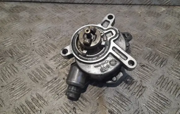 Volvo V70 Vacuum pump 30731825