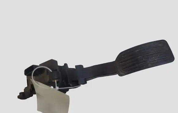 Nissan Juke I F15 Accelerator throttle pedal 180021KM0A 27910B 00775